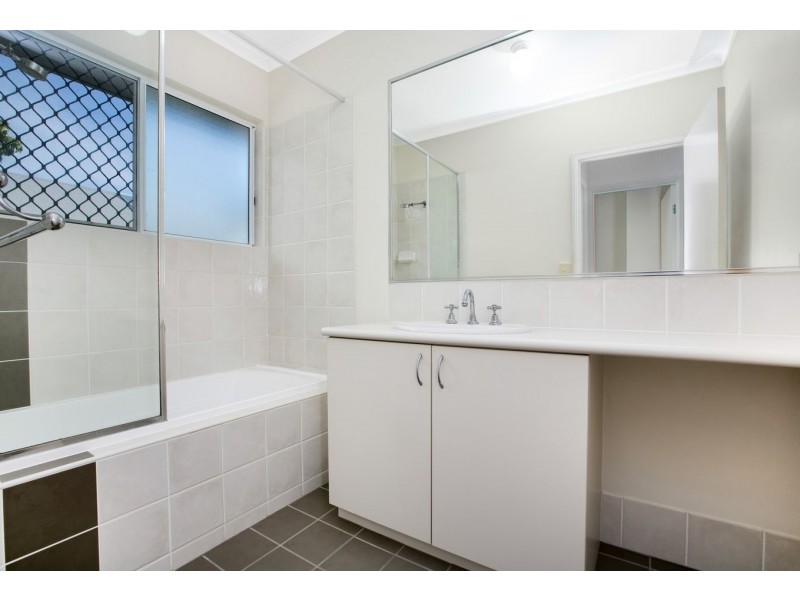 16 Hetherton Street, Smithfield QLD 4878