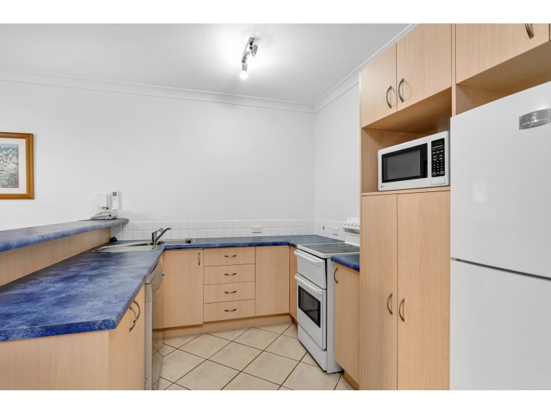 5/253-255 Lake Street, Cairns North QLD 4870