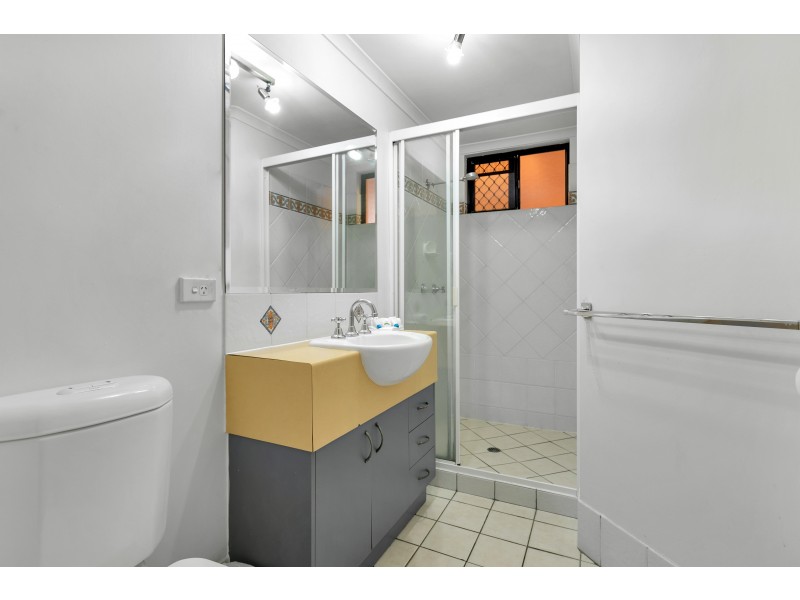 5/253-255 Lake Street, Cairns North QLD 4870