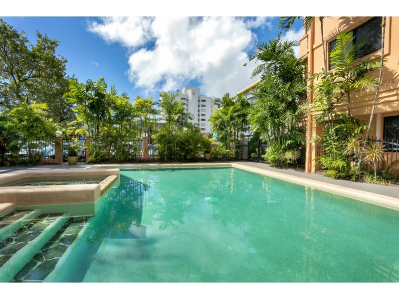 5/253-255 Lake Street, Cairns North QLD 4870