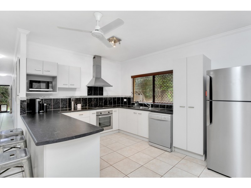 11 Tradewinds Close, Redlynch QLD 4870