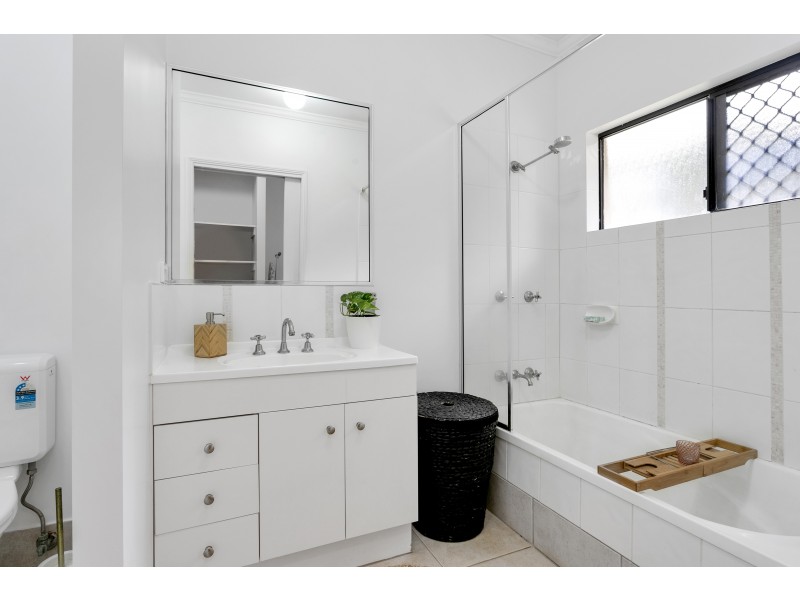 11 Tradewinds Close, Redlynch QLD 4870