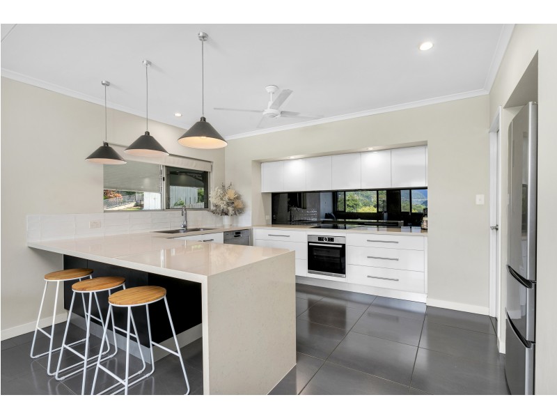 12 Sommerville Crescent, Whitfield QLD 4870