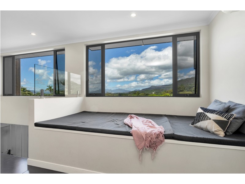 12 Sommerville Crescent, Whitfield QLD 4870