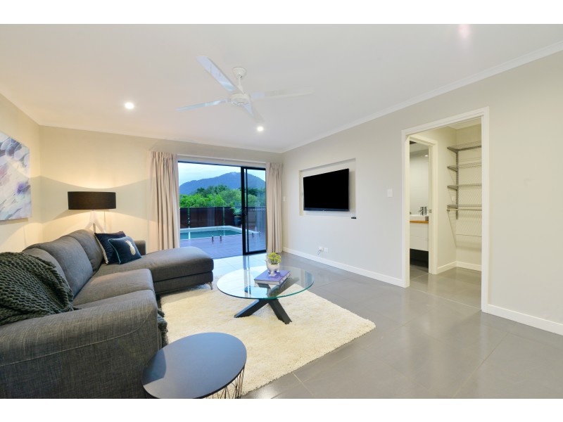 12 Sommerville Crescent, Whitfield QLD 4870