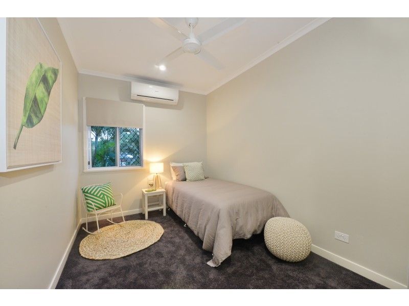 12 Sommerville Crescent, Whitfield QLD 4870
