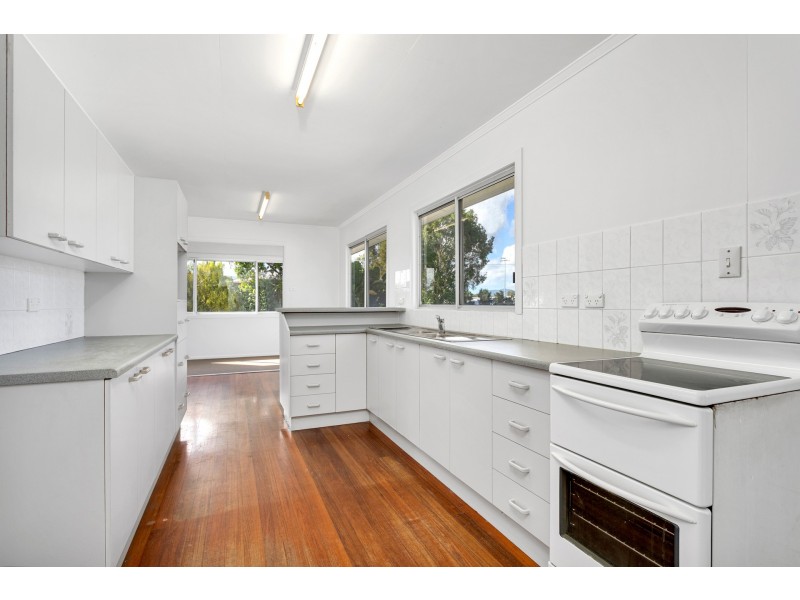 19 Warner Street, Manunda QLD 4870