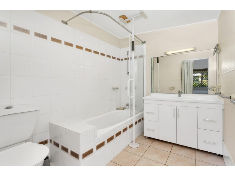 17 Carnation Drive, Mooroobool QLD 4870