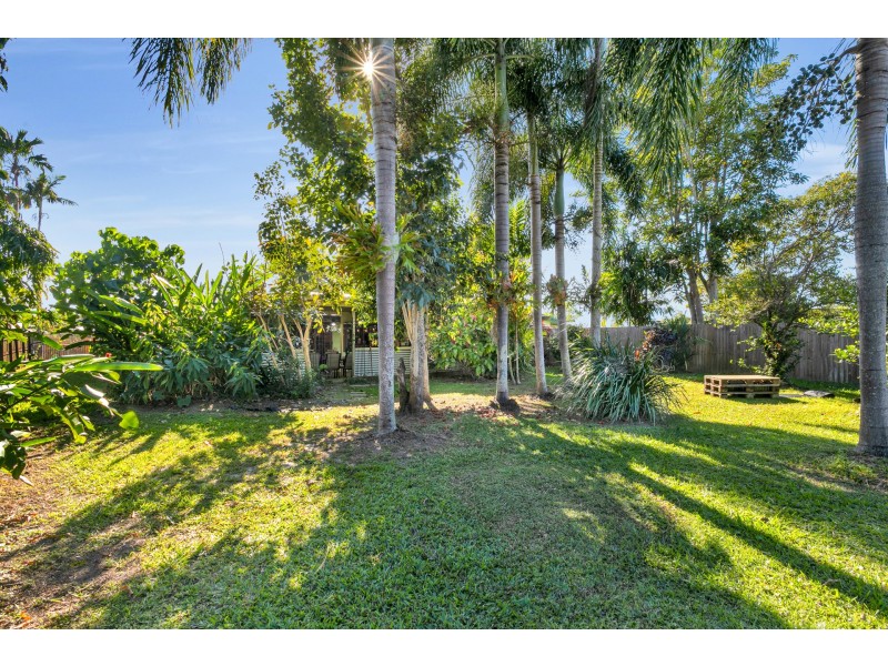 17 Carnation Drive, Mooroobool QLD 4870