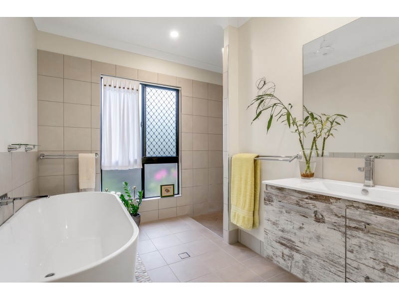 19 Jak Gee Street, Redlynch QLD 4870