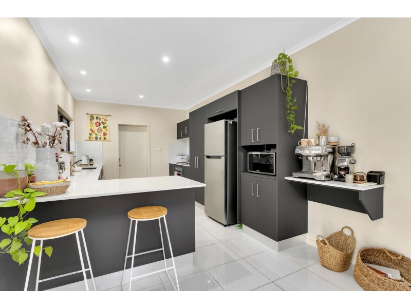 28 Andrea Close, Mooroobool QLD 4870