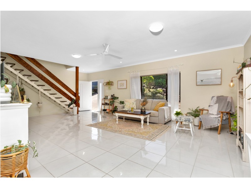 28 Andrea Close, Mooroobool QLD 4870