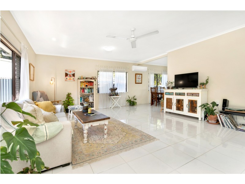 28 Andrea Close, Mooroobool QLD 4870