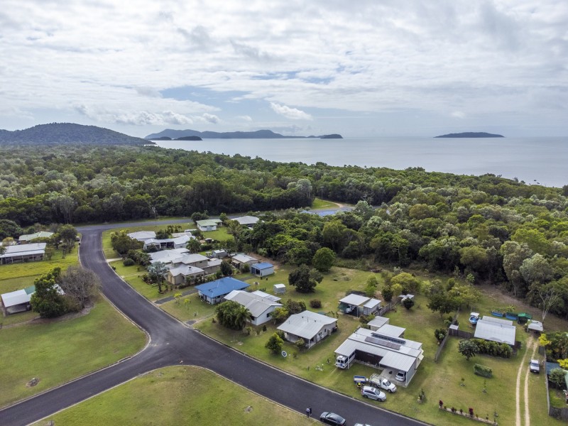 16 Muir Street, Tully Heads QLD 4854