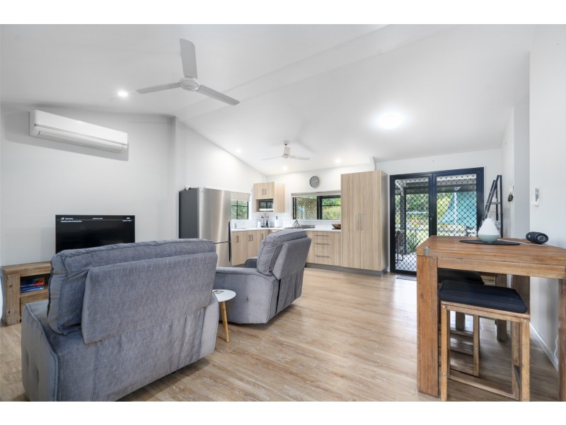 16 Muir Street, Tully Heads QLD 4854