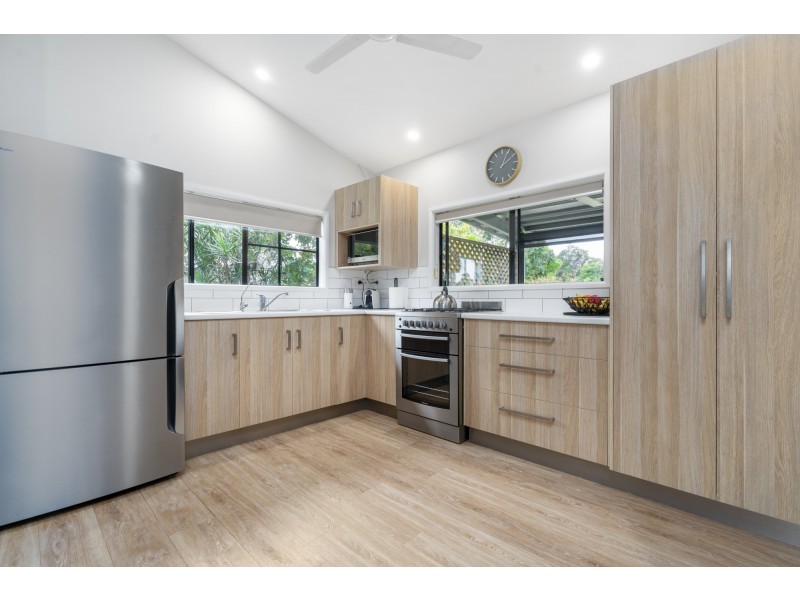 16 Muir Street, Tully Heads QLD 4854
