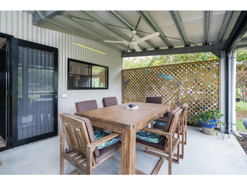 16 Muir Street, Tully Heads QLD 4854