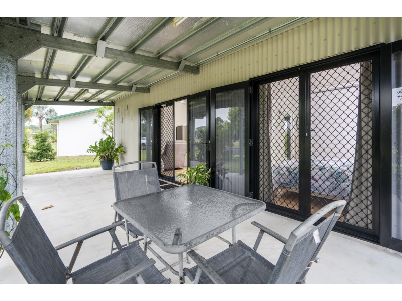 16 Muir Street, Tully Heads QLD 4854