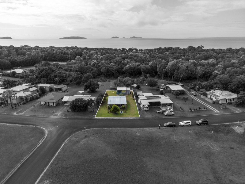 16 Muir Street, Tully Heads QLD 4854