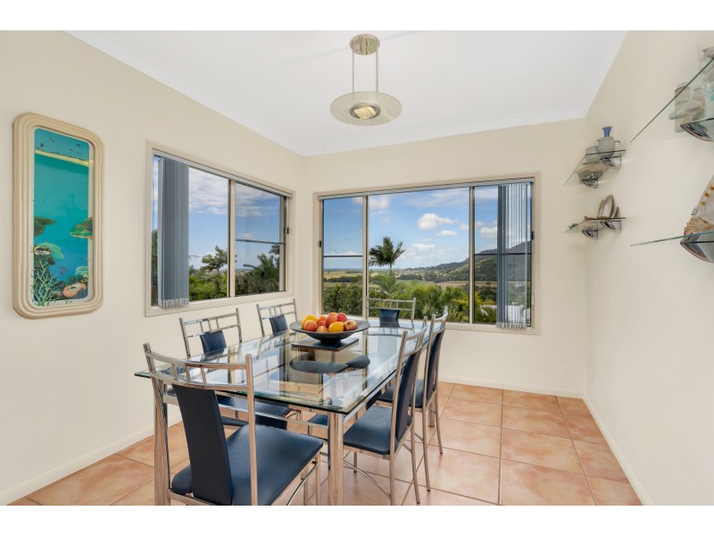 12 Alstonia Close, Redlynch QLD 4870