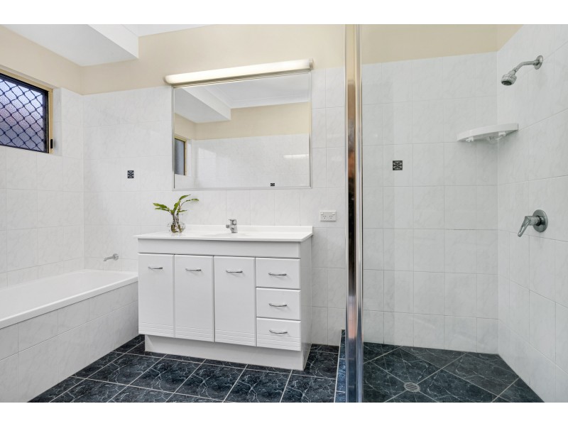 12 Alstonia Close, Redlynch QLD 4870