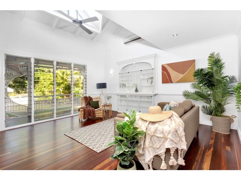 26 Acacia Street, Holloways Beach QLD 4878