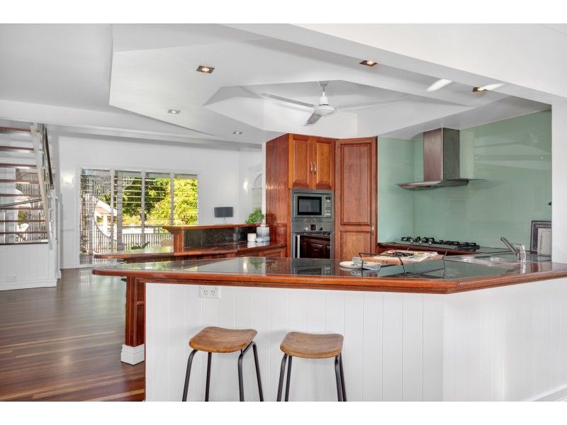 26 Acacia Street, Holloways Beach QLD 4878