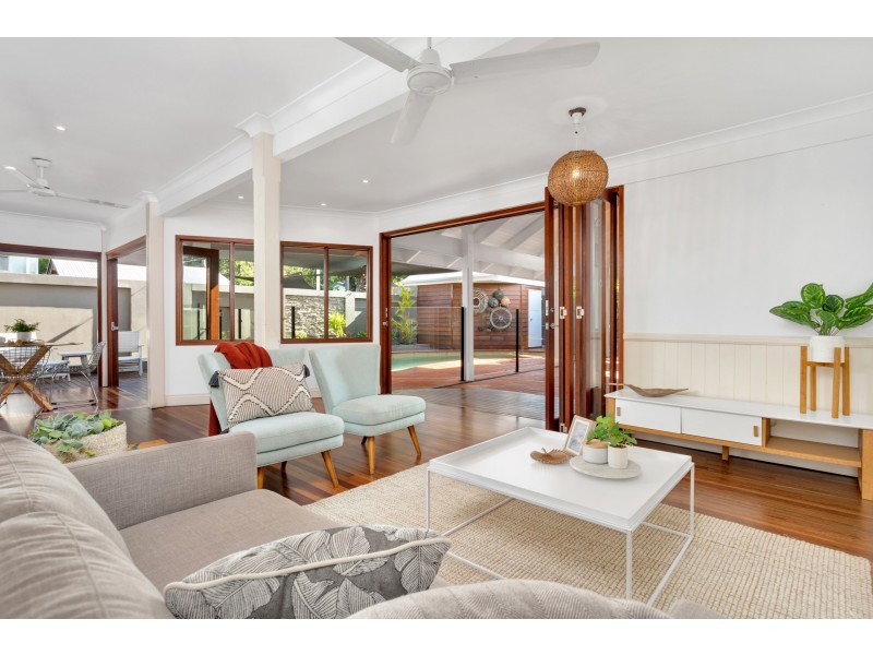 26 Acacia Street, Holloways Beach QLD 4878