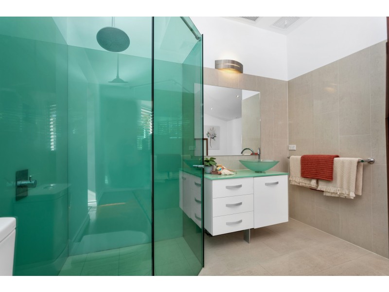 26 Acacia Street, Holloways Beach QLD 4878