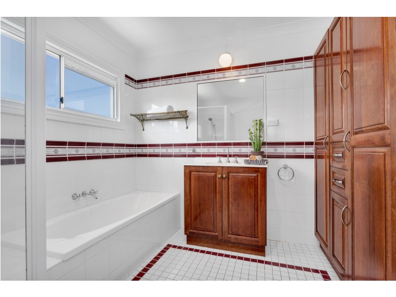 26 Acacia Street, Holloways Beach QLD 4878