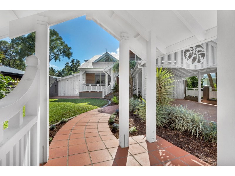 26 Acacia Street, Holloways Beach QLD 4878