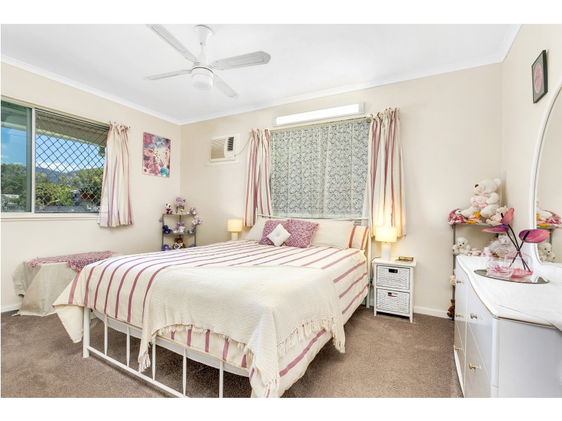 12 Mills Close, Manoora QLD 4870