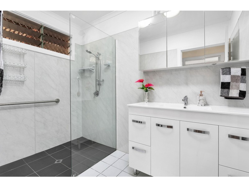 12 Mills Close, Manoora QLD 4870