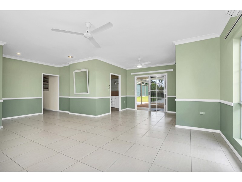 8 Augustus Street, Mooroobool QLD 4870