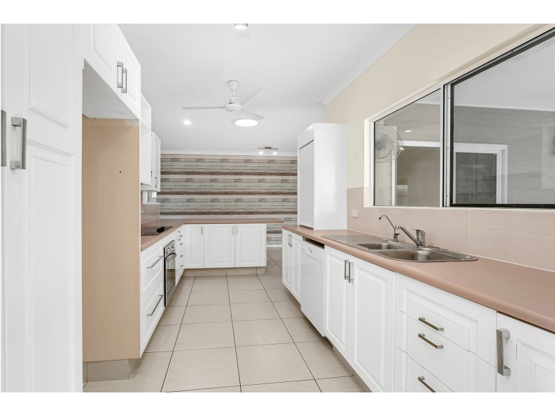 8 Augustus Street, Mooroobool QLD 4870