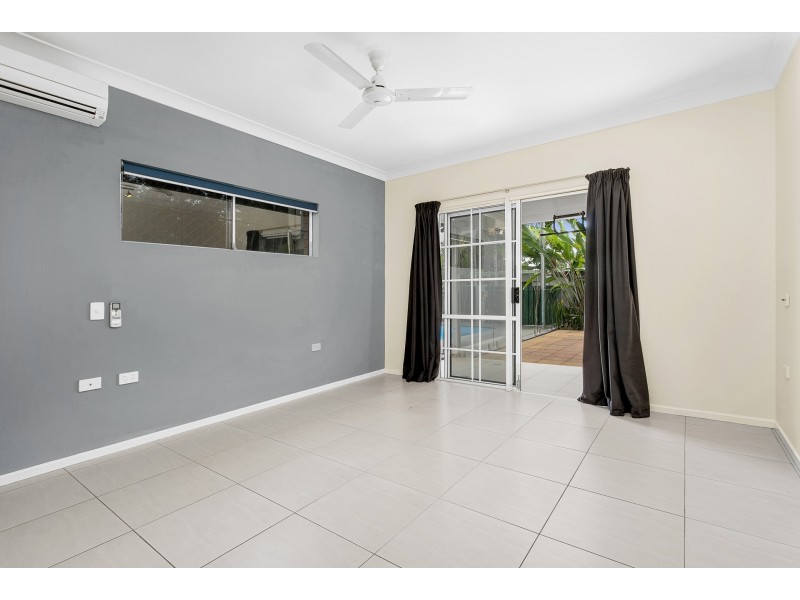 8 Augustus Street, Mooroobool QLD 4870