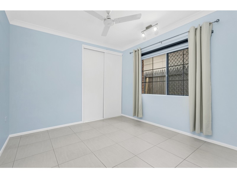 8 Augustus Street, Mooroobool QLD 4870