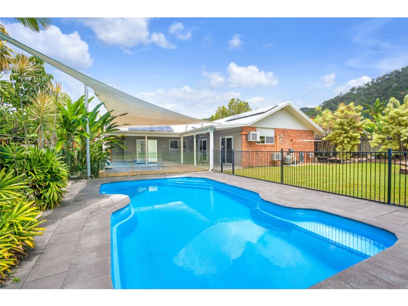 8 Augustus Street, Mooroobool QLD 4870