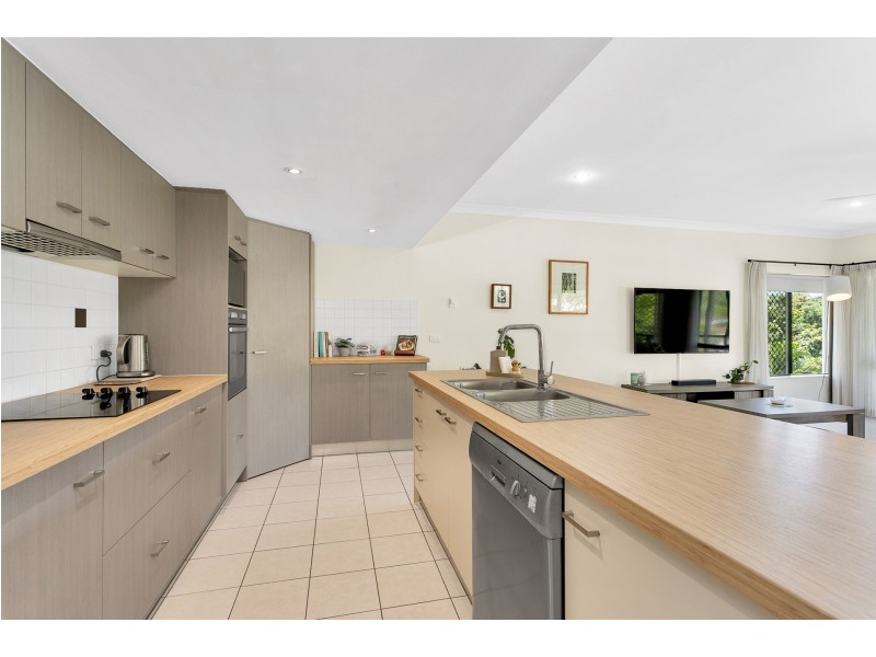 21 Barossa Close, Brinsmead QLD 4870