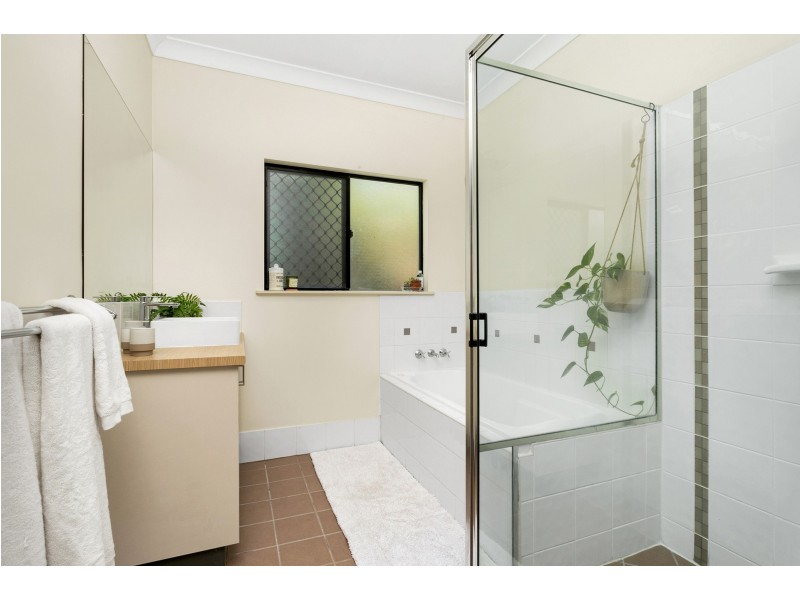 21 Barossa Close, Brinsmead QLD 4870