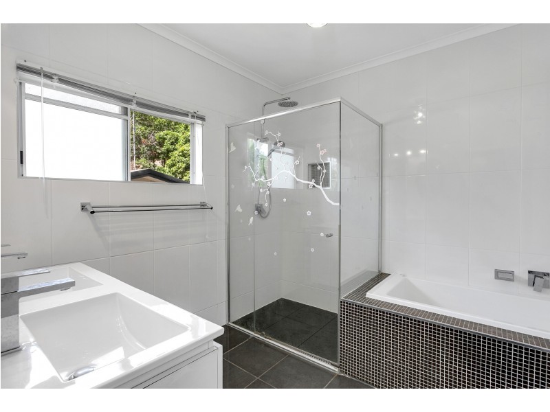 12 Knight Road, Smithfield QLD 4878