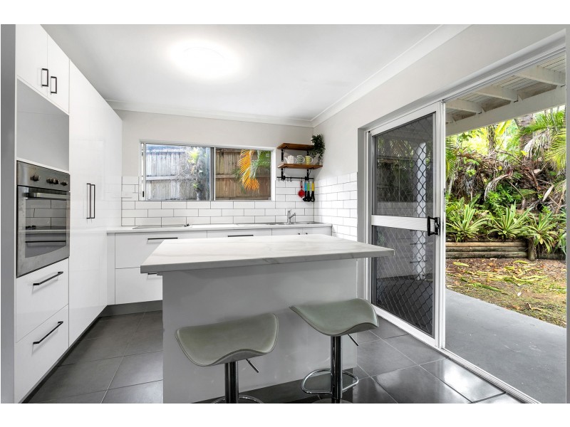 12 Knight Road, Smithfield QLD 4878