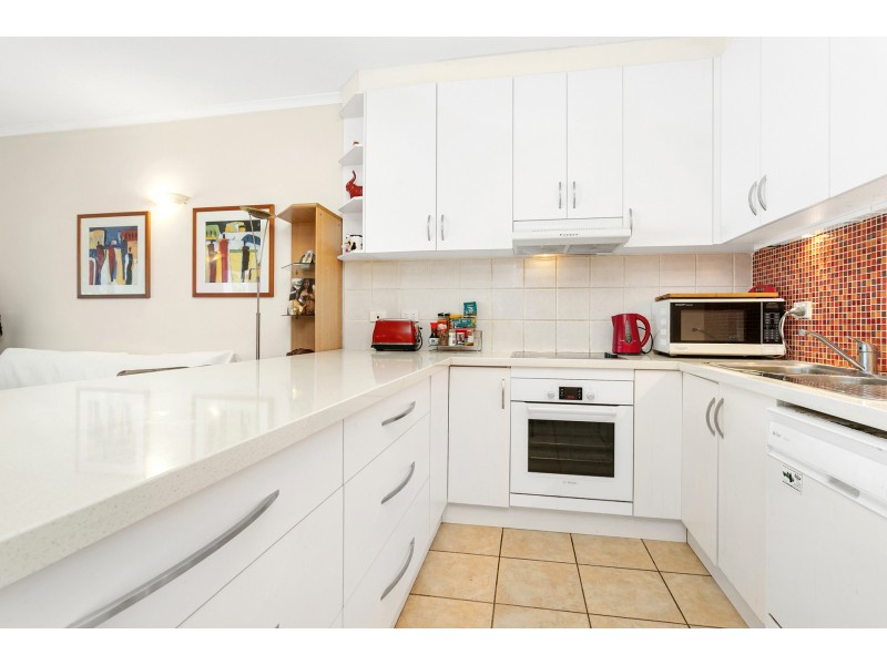 19/34-40 Lily Street, Cairns North QLD 4870