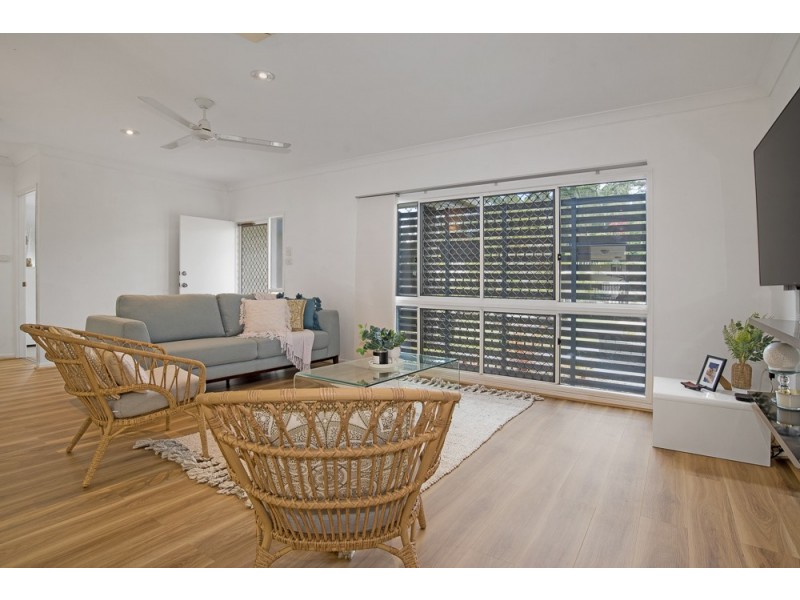 1 Jordan Close, Mooroobool QLD 4870