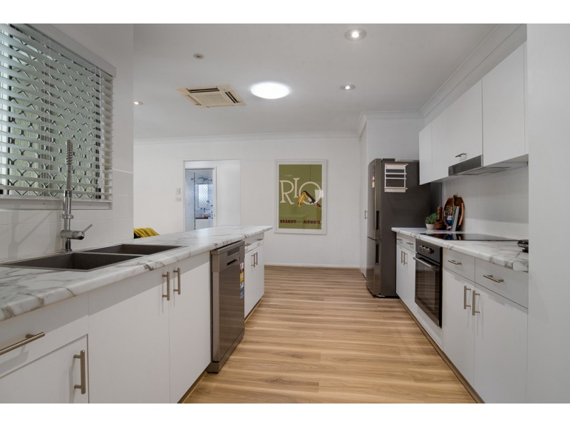 1 Jordan Close, Mooroobool QLD 4870