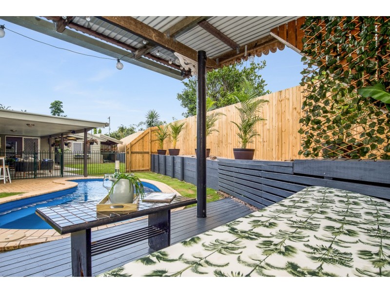 1 Jordan Close, Mooroobool QLD 4870