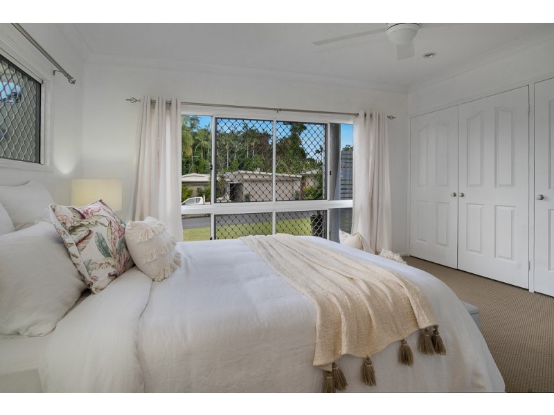 1 Jordan Close, Mooroobool QLD 4870