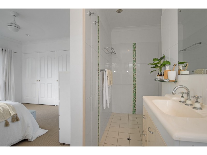 1 Jordan Close, Mooroobool QLD 4870