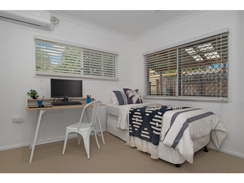 1 Jordan Close, Mooroobool QLD 4870
