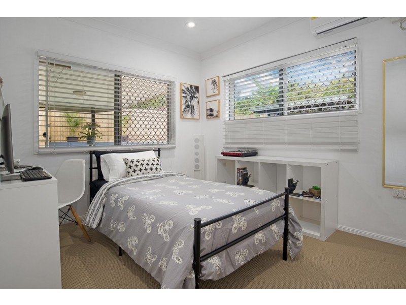 1 Jordan Close, Mooroobool QLD 4870